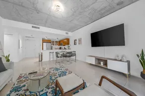 Modern Miami Gem: 1BR (2 Queens) Walkable Midtown - Image 3