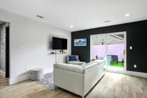 A blend of elegance and art | near French Quarter! - Image 2