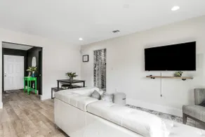 A blend of elegance and art | near French Quarter! - Image 4