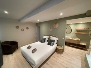 Cozy suite / Heart of Vinzelles / fully equipped - Image 5