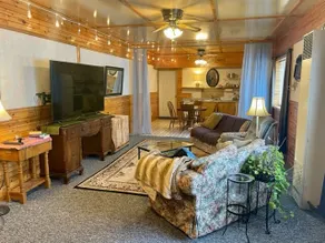 Twilight Suite with fenced in dog yard - Image 3