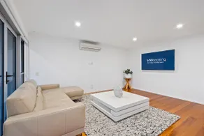 Sorrento Waterfront Retreat & Pool - Image 3