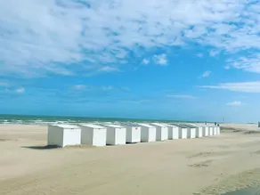 Small house near the dunes - Image 3