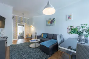 Rummelig godt indrettede 2- Bed 1-Bad Apt - central ren, gratis WiFi sover 6-8 - Image 4