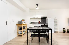Bright flat near Disneyland with private parking - Image 4
