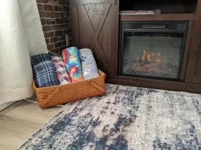 Relaxing 2 bedroom cottage w/ hot tub and air hockey/ping pong table - Image 4