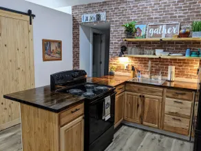 Relaxing 2 bedroom cottage w/ hot tub and air hockey/ping pong table - Image 5
