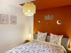 L'Alcôve | Quiet, Queen-Size Bed, Private Parking - Image 2