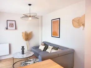 L'Alcôve | Quiet, Queen-Size Bed, Private Parking - Image 3