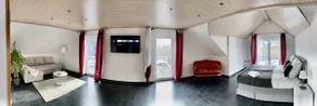 Modern apartment with lake view - Image 3