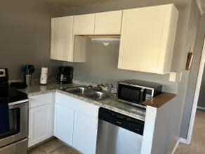 Executive Suite close to interstate and downtown - Image 4