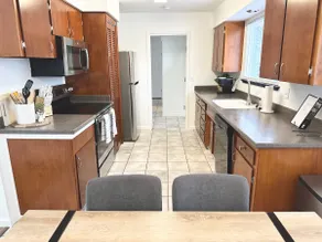 Convenient Getaway close to it All! - Image 3