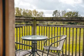 the garden room sleeps 2 quirky rural ryton grange - Image 3
