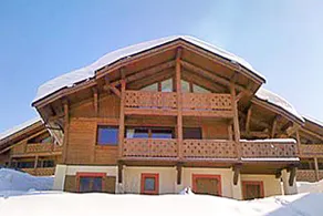 Luxury Family Ski Chalet - Jacuzzi BBQ - Near Lake Golf - Multipass access 60 Summer activities - Sleep 10 - Image 2