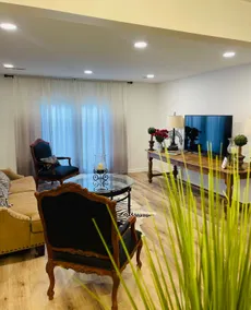 Midtown hide away centrally located to everything. - Image 3