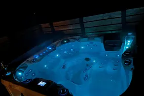 Oasis, NEW Hot Tub, Fire-pit lounge and Coffee Bar - Image 3