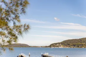 Waterfront & Private Jetty 7 BR Holiday Home - Image 3