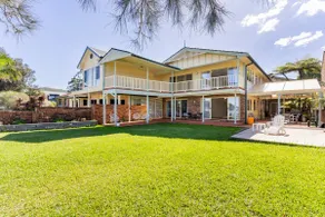 Waterfront & Private Jetty 7 BR Holiday Home - Image 5
