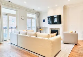 Spacious Downtown 3BR with Free Parking - Image 4