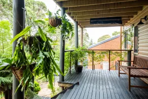 Creative Three Level Retreat with Lovely Sea Views - Image 4