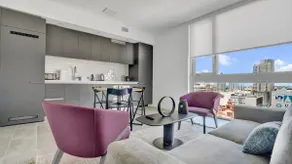 *Free Parking* 2 Bedrooms/1.5 Baths in DT MIAMI - Image 2