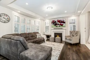 Comfortable Luxury Home in Oakville - Image 3