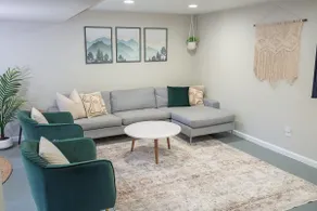 Spacious private suite in a central location - Image 2