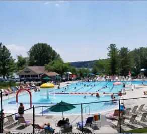 Bella Vista Chalet Poconos -Four Season Resort/Lake/Pool/Ski/Horseback-riding - Image 2