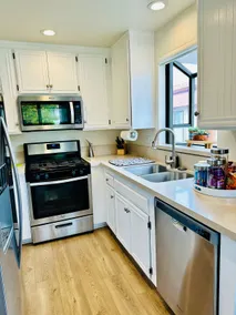 Gorgeous 3 Bedroom Condo - Image 3