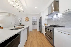 Pet friendly Hamptons luxury short walk to beach - Image 3
