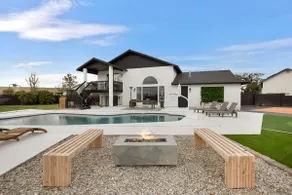 Lux Fun Zone Home - Sleeps 16 - Image 2