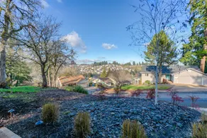 West Hills Getaway - prime location, amazing views - Image 3