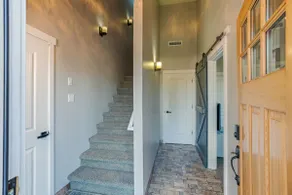 West Hills Getaway - prime location, amazing views - Image 4
