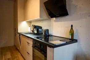 Cosy 1-bedroom apartment with free parking - Image 3