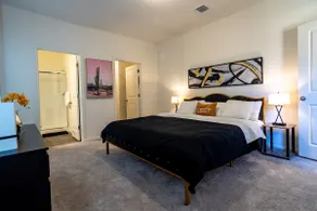 Lavishly Decorated 3-Bedroom Home Near Samsung Taylor with King-Sized Bed - Image 2
