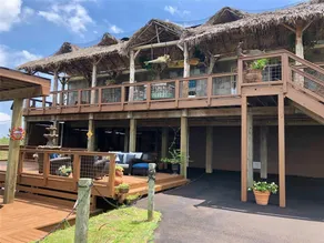 House on the Bay - Image 2