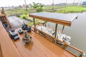 House on the Bay - Image 3