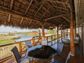 House on the Bay - Image 5