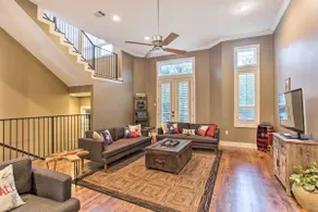 Centrally Located Urban Townhome - Image 2