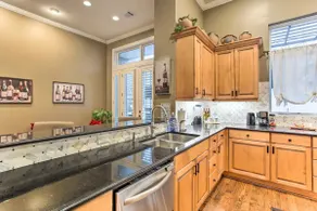 Centrally Located Urban Townhome - Image 5