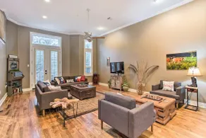 Centrally Located Urban Townhome - Image 3