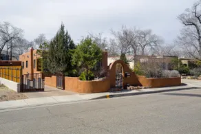 Book for Balloons+Hot Tub+Gated+Walk Everywhere - Image 3