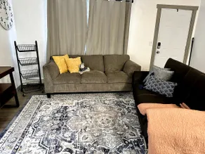 Comfortable 2BR Apt Central - Image 4