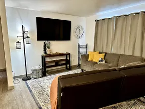 Comfortable 2BR Apt Central - Image 3