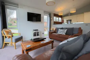 Spacious Oak Cabin with Hot Tub - Devon - Image 2