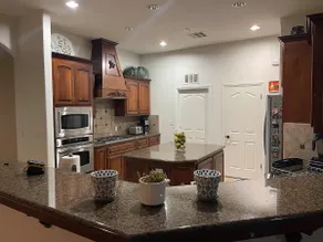 Entire Spacious Home - Image 5