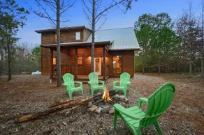 Triple Oaks Retreat · Cozy & Welcoming! - Image 2