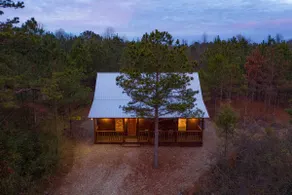 Triple Oaks Retreat · Cozy & Welcoming! - Image 4