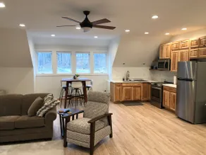 New Build Private Modern Loft w/outdoor fire pit - Image 3