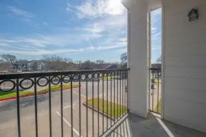 Spacious apt w/ pool & hot tub near Zilker Park - Image 4